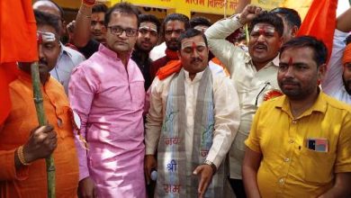 Photo of करैला बाज़ार: ब्लॉक प्रमुख राजीव प्रताप सिंह’नंदन’ ने किया परशुराम भक्तों का सम्मान, बने युवाओं के हीरो