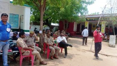 Photo of बीबीपुर में फर्जी वोट डालने के प्रयास में 7 लोग धराये, पुलिस पकड़ कर लायी थाने, निगरानी को बैठे सेक्टर मजिस्ट्रेट