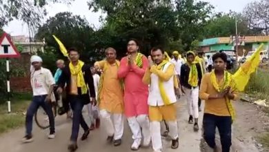 Photo of जनसत्ता दल के नेता दिनेश तिवारी ने ढकवा बाजार में की पदयात्रा,डॉक्टर संदीप सरोज के लिए माँगा जनसमर्थन