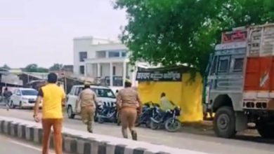Photo of कुंडा: पुलिस के दौडाने पर दुम दबा कर भागते दिखे “राजा समर्थक’, डालने आये थे फर्जी वोट