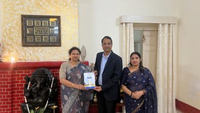 Photo of डॉक्टर नीतू सिंह ने पट्टी महाविद्यालय को भेंट की पुस्तक