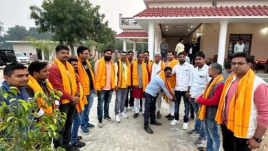 Photo of बम्बई से आये ‘सर्वेश उपाध्याय’ ने कहा गाँव में बसता है मेरा प्राण, गाँव लहरिया की मुहीम को सराहा