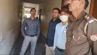 Photo of पट्टी तहसील में गोलीकांड की जांच करने पहुंची विधि विज्ञान प्रयोगशाला की टीम, एडिशनल एसपी ने की जांच