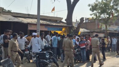 Photo of मोटरसाइकिल दुर्घटना में पिता की मौत, बेटी गंभीर रूप से घायल