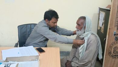 Photo of चण्डेरिया में 65 मरीजों का हुआ स्वास्थ्य परीक्षण, निःशुल्क दवाएं वितरित