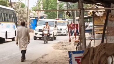 Photo of नशे के खिलाफ बड़ी कामयाबी: बिना नंबर की ओमनी कार से जा रही थी गांजे की खेप, तस्कर फरार