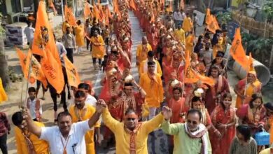 Photo of रामगंज की सड़कों पर उमड़ा भगवा सैलाब, शोभायात्रा में उमड़ी हजारों की भीड़
