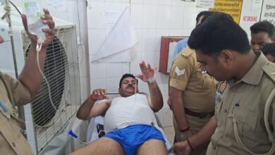 Photo of सुल्तानपुर: दरोगा को रिवाल्वर जमा करते समय लगी गोली, हालत गंभीर, रेफर