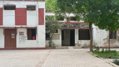 Photo of विकासखंड कार्यालय में विषैले जीव की मौजूदगी से मची अफरा-तफरी, कर्मचारियों ने बाहर बैठकर की जनसुनवाई