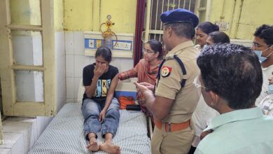 Photo of पुलिस लाइन में महिला सिपाही को सांप ने काटा, एसपी पहुंचे अस्पताल, हालत स्थिर