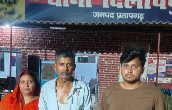 Photo of ओवरटेक से मना करने पर दंपति पर हमला, पिता-पुत्र घायल