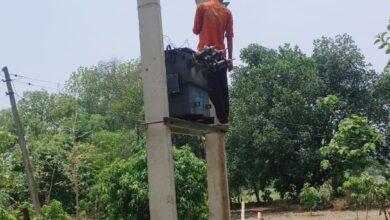 Photo of संग्रामपुर में तूफान से बिगड़ी बिजली व्यवस्था, 60 घंटे बाद शुरू हुआ मरम्मत कार्य
