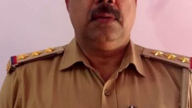 Photo of करेला बाज़ार में सरेआम गोलीकांड के बाद पट्टी कोतवाल आदित्य सिंह लाइनहाजिर, सत्येंद्र सिंह को कमान