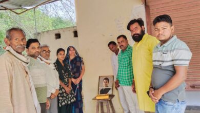 Photo of लड्डू खिलाकर मनाया गया राहुल गांधी का 55वां जन्मदिन