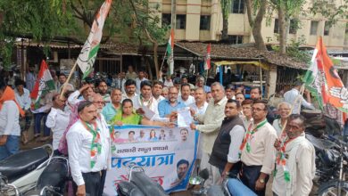 Photo of सरकारी स्कूलों को मर्ज करने के विरोध में कांग्रेस का पैदल मार्च, डीएम को सौंपा राज्यपाल के नाम ज्ञापन