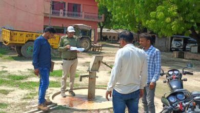 Photo of खबर का असर: गाँव लहरिया की रिपोर्ट पर गांव में पहुंची जांच टीम