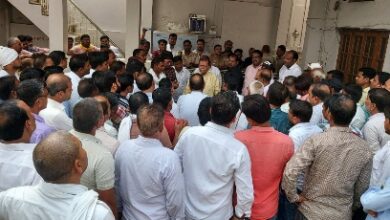 Photo of जलवा बरकरार: पूर्व कैबिनेट मंत्री मोती सिंह के जनता दरबार में उमड़ा जनसैलाब