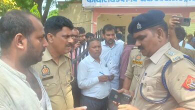 Photo of गोलीकांड अपडेट : टक्कू खेत में लगवा रहा था धान… पुलिस ने घटना में नामजद कर बना दिया 25 हजार का इनामिया