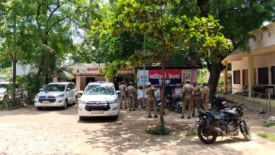 Photo of पट्टी गोलीकांड: तीन आरोपी हुए गिरफ्तार, ब्लॉक प्रमुख की पिस्टल निरस्तीकरण की कार्रवाई
