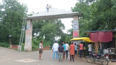 Photo of मिशाल : जब नेताओं ने नहीं सुनी तब ग्रामीणों ने खुद जगमगाया जगदीशगढ़ चौराहा