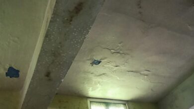 Photo of खस्ताहाल संग्रामपुर ब्लॉक भवन, छत से टपक रहा पानी