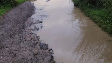 Photo of जर्जर सड़क पर भरा पानी, राहगीरों की बढ़ी परेशानी